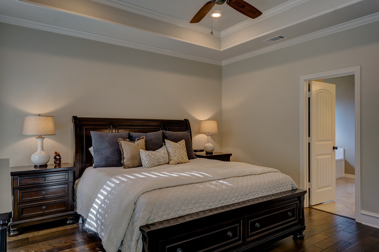 Drewniane łóżka klasyczne do sypialni